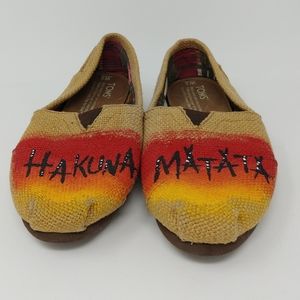 Toms Burlap "Hakuna Matata" shoes W5